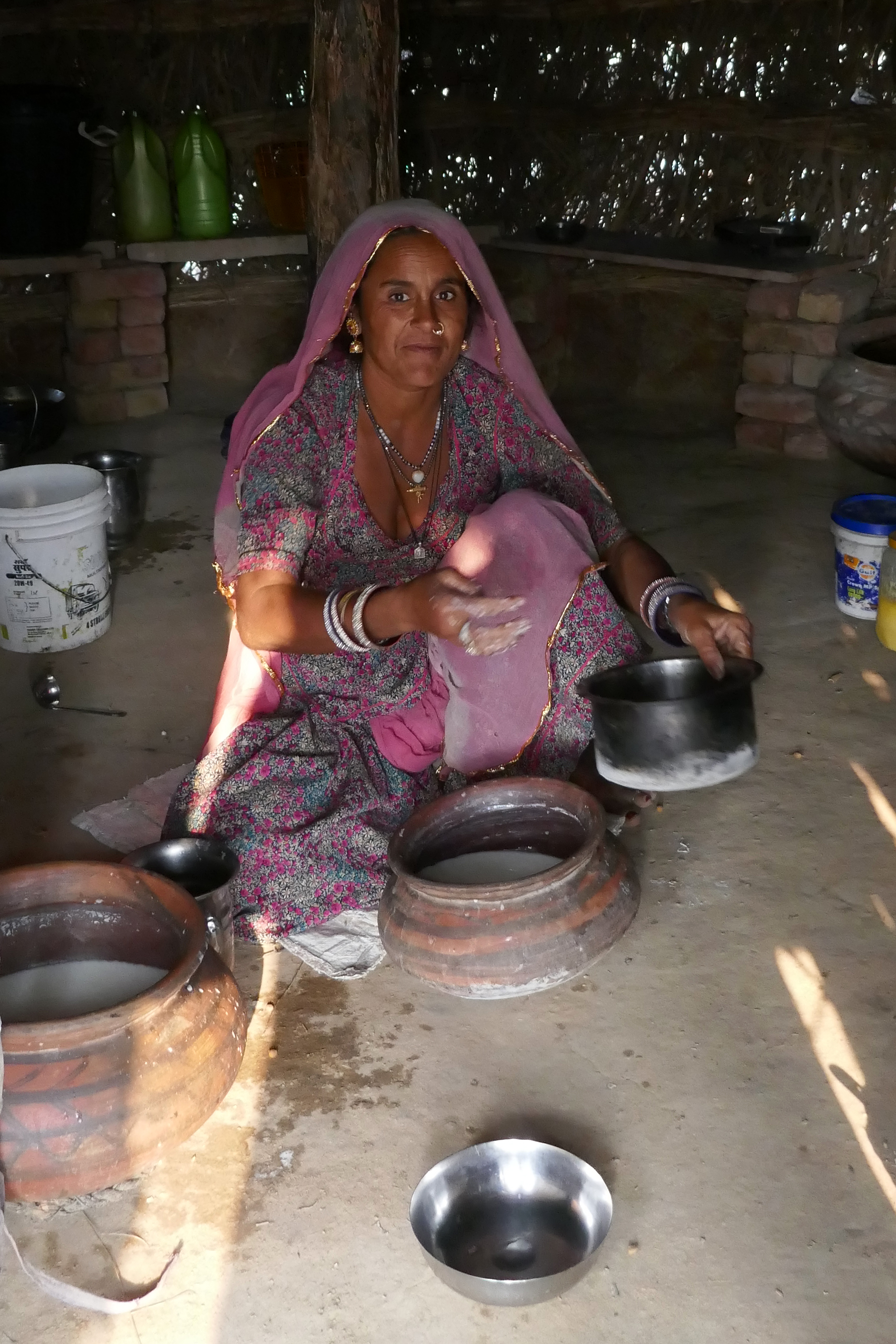 কাঠের চুলায় ধীর আঁচে মাখন জ্বাল